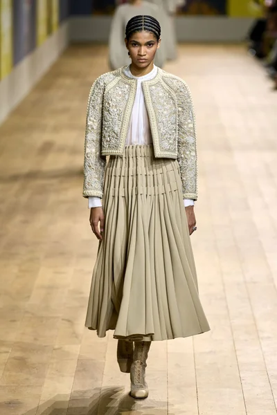 Look 3